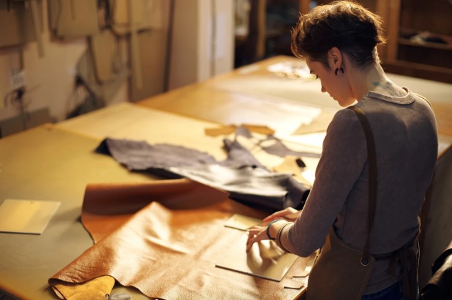 Какие ткани выбрать для зимней коллекции одежды: обзор самых тёплых и стильных решений